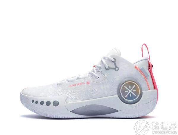 老年人如何安全地进行篮球接球训练?_1